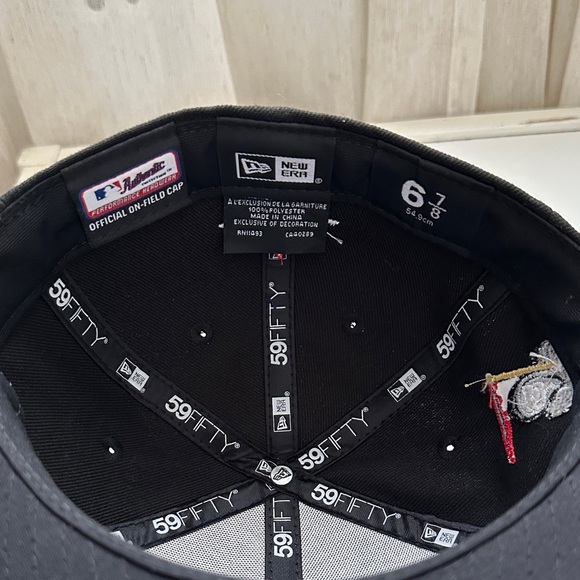 New Era Black Cap with White Embroidery - Picture 8 of 9